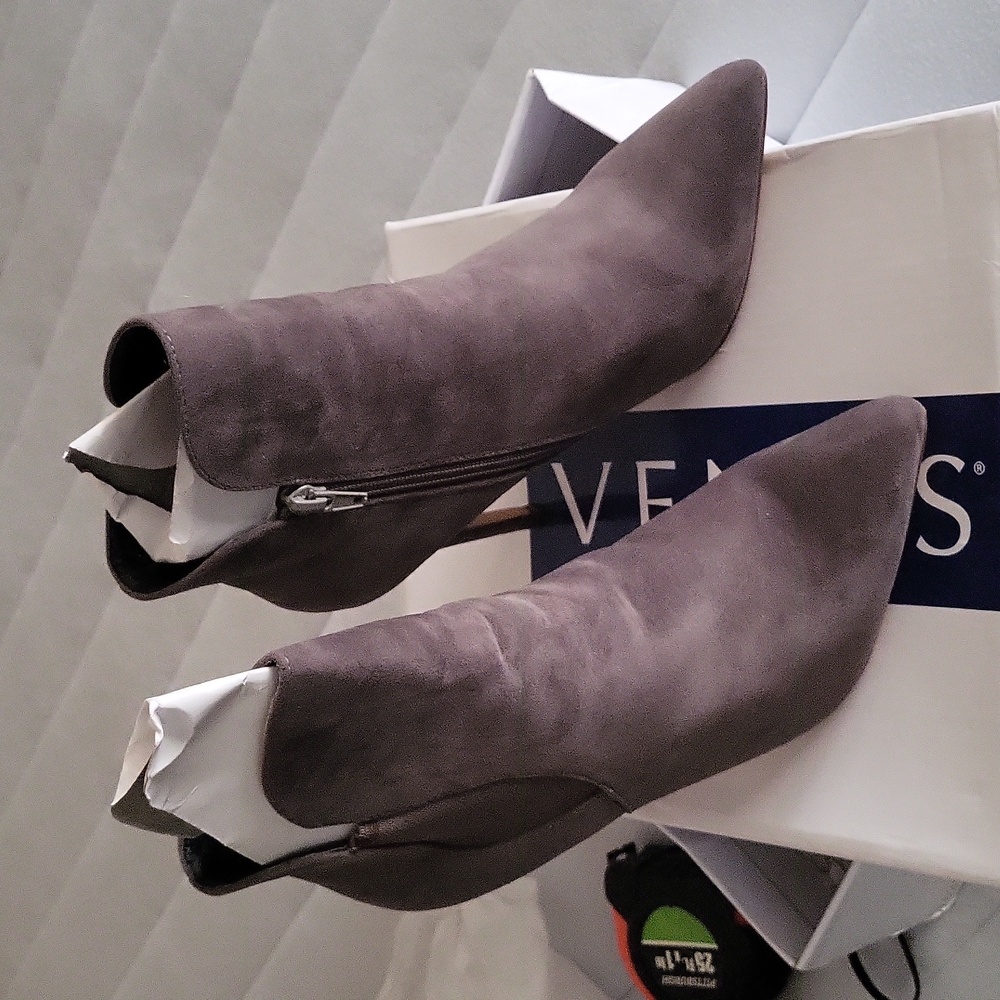 Heel  booties - Picture 7 of 7